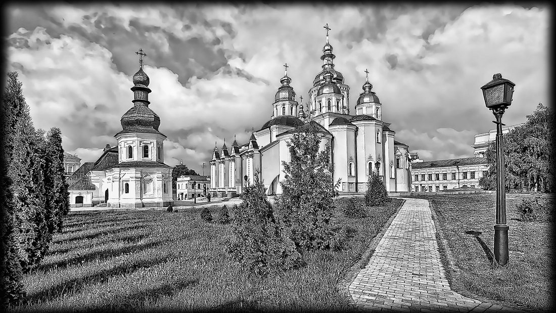 Пейзаж № 31: Храмы и городская улица.